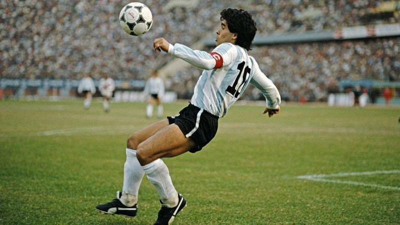 Top 4 Cầu Thủ Bóng Đá Xuất Sắc Nhất Mọi Thời Đại 3 Diego Maradona legend